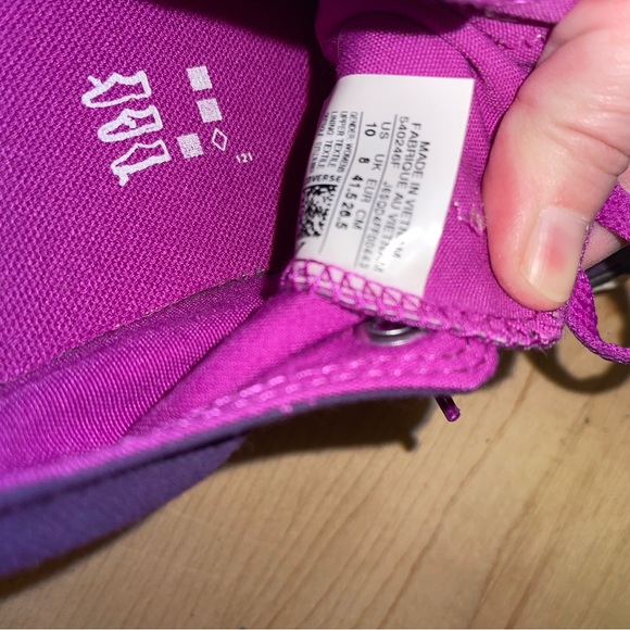 Purple converse size 10 - Picture 2 of 6